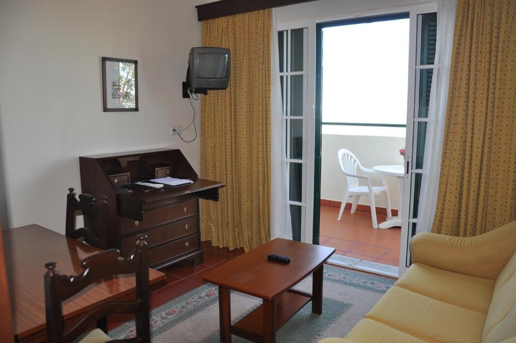 Vila Marta Aparthotel Funchal  Room photo
